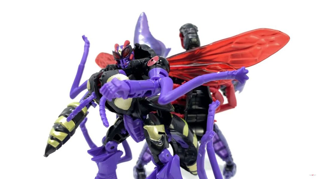 Transformers Legacy Scorponok And Parasite In Hand Image  (13 of 25)